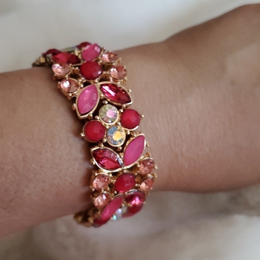 COLORFUL GEMS IN GOLDTONE STRETCH BRACELET ALL GEMS PRESENT BUNDLE AND SAVE